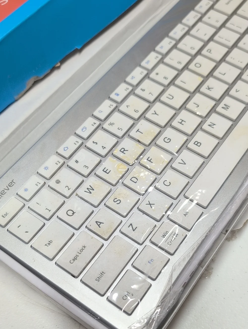 iClever White Wireless USB Keyboard and Mouse Combo — (95)